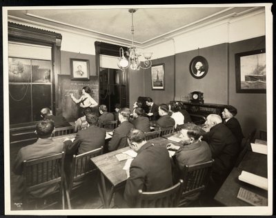 Classe di americanizzazione alla Rodeph Sholom Sisterhood, 157 East 94th Street, New York, 1920 (stampa al gelatino d